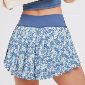 Aerie Large Floral Pleated Skort Blue White Athletic Tennis Golf Pickleball